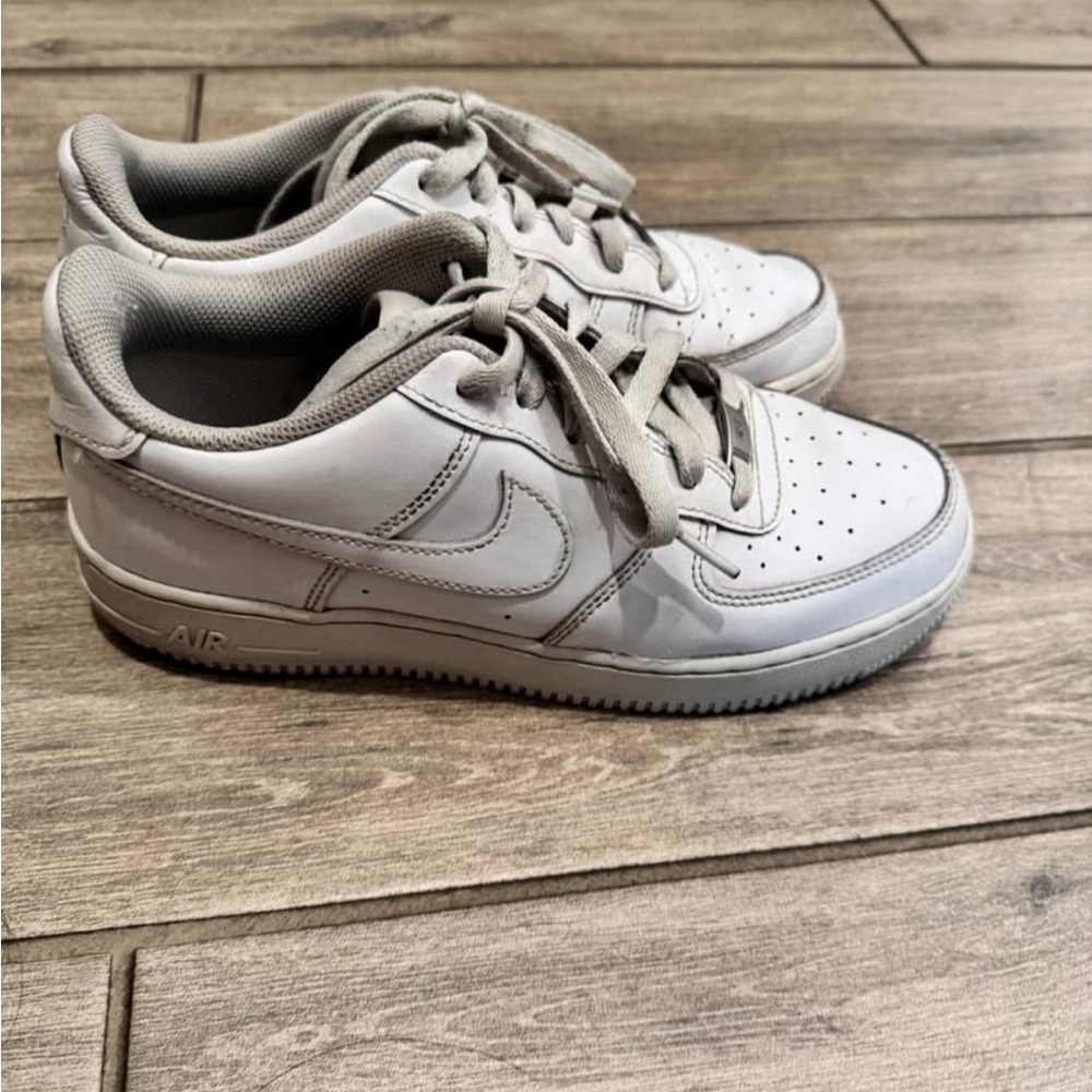 Nike Women's White and Gray Sneakers